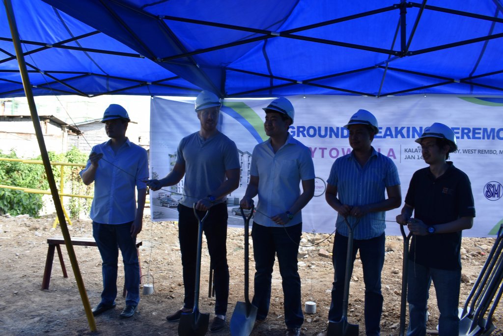 From Left to Right: Charles Edrick Ng, CEO of Devex Inc., Jelmer Ikink, Group Director of PULS, Clarke Edinburg Ng, COO of Devex Inc., Engr. Carmelo Pesigan, Project Manager of Devex Inc., and Engr. Richard Lorilla, Head of Construction of PULS