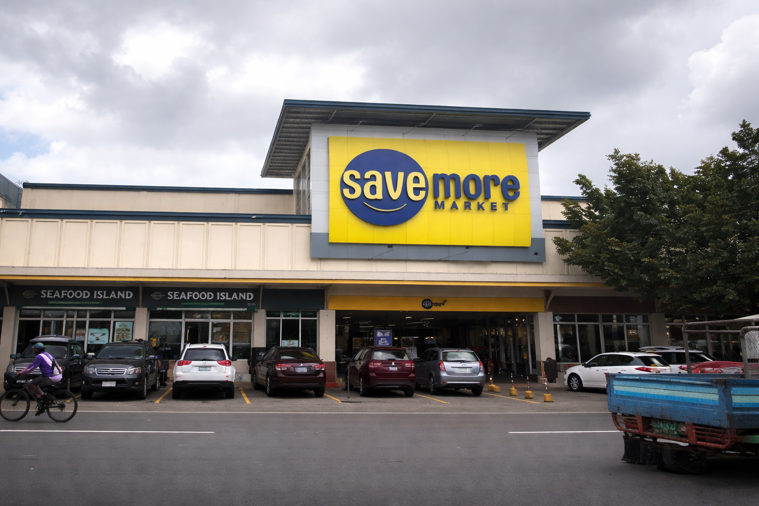 Savemore Market La Trinidad
